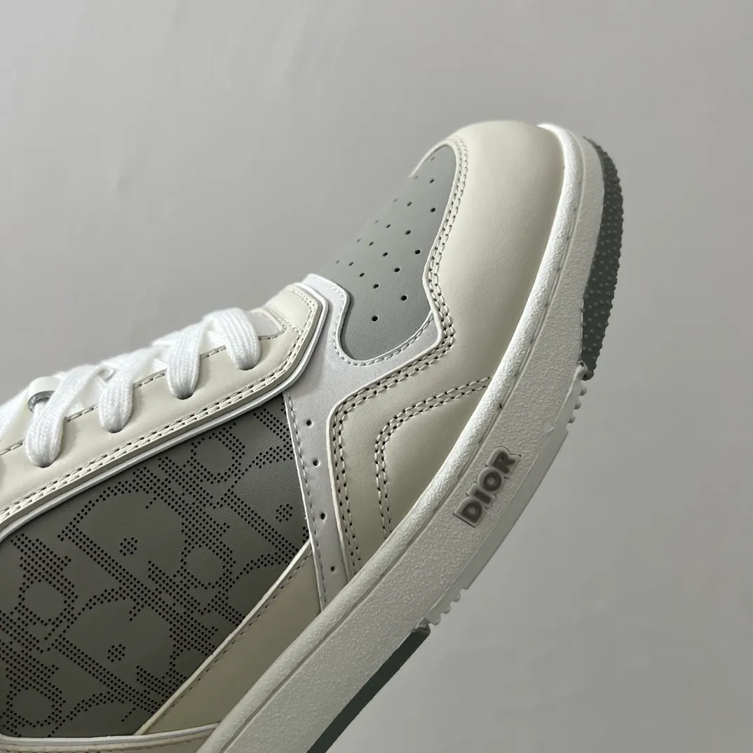 👟👟Ex-factory price 560👟👟 Men's size +10 Dior B27 series ✨2024 upgraded version purchasing agent grade ✨Super🔥sports shoes👫couple shoes. The high version 1:1 adopts oil edge lasting technology, the fabric is imported first-layer cowhide + high-tech fabric, and the inner cowhide + customized lining. TPU original engraved outsole. More than 30 colors of high-soled boots are available. Size: 35-42 for women and 38-46 for men. Bosses are welcome to compare...